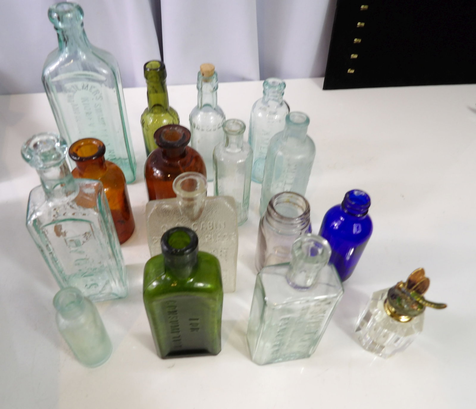 16 PCS.- Vintage Bottles: Lot of 16 Vintage Bottles. All measurements approximate. Please see photos for condition and details. Selling as is from 04281.