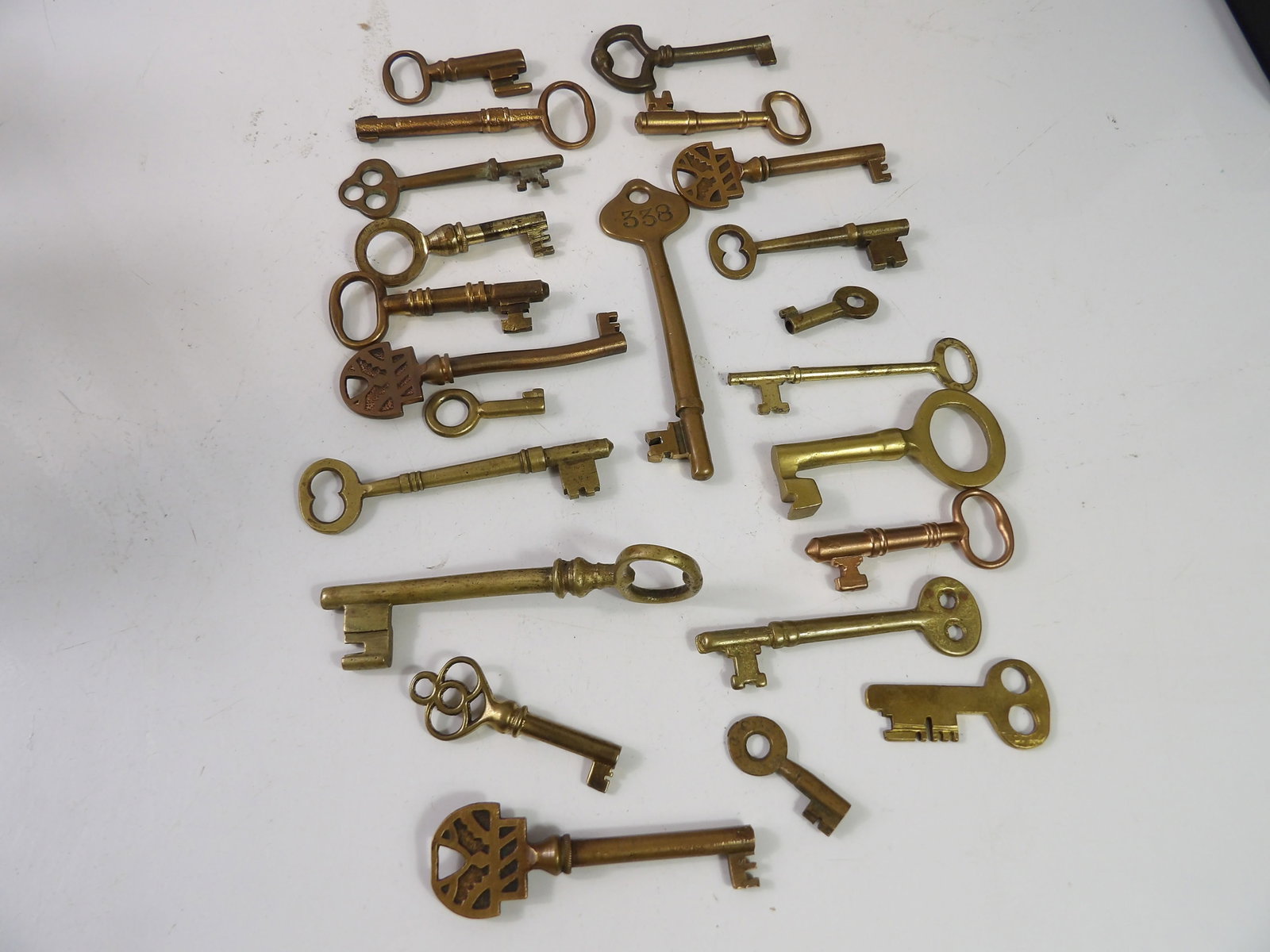 Various Brass & Bronze Skeleton Keys: Collection of Antique Brass and Bronze Skeleton Keys. All measurements approximate. Please see photos for condition and details. Selling as is from 04281.