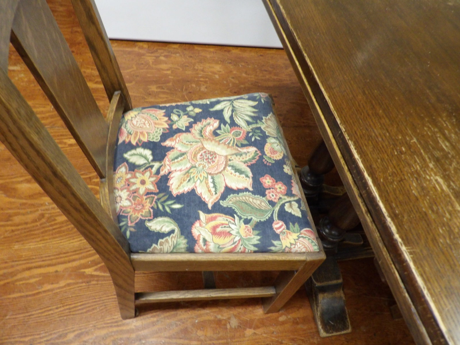 Solid Oak Draw-Leaf Dining Table - 3
