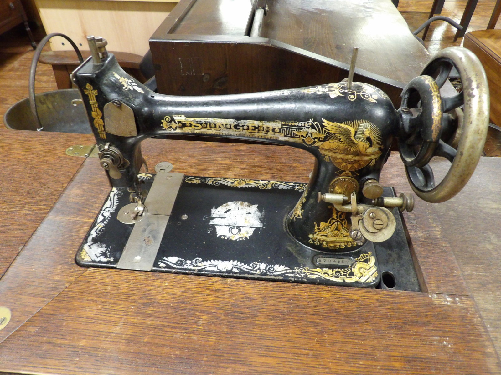 Vintage Singer Sewing Machine - 2