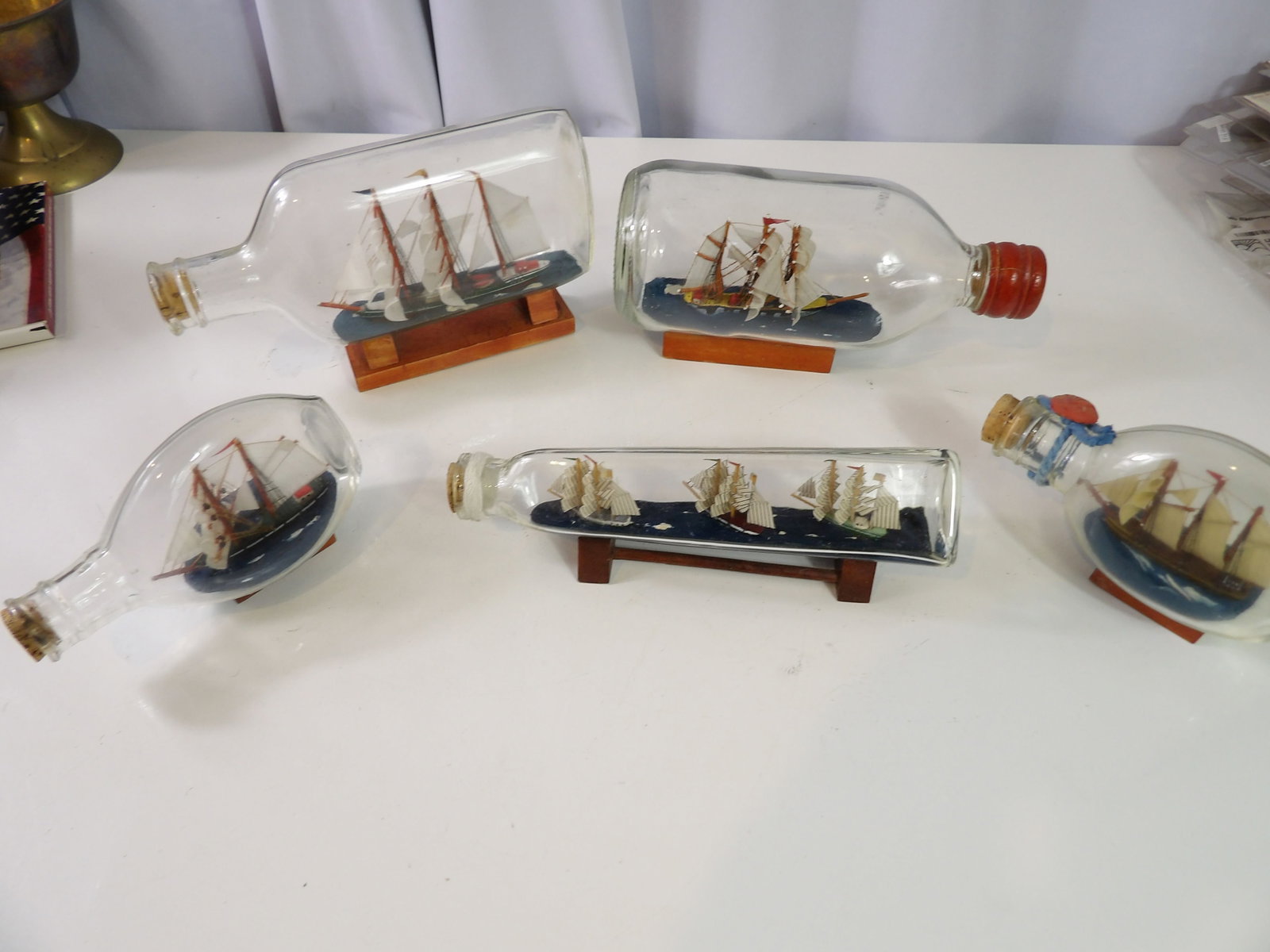 Collection of Ships in Bottles, 5 pcs: 5 Early Ships in Bottles Collection. All measurements approximate. Please see photos for condition and details. Selling as is from 04281.