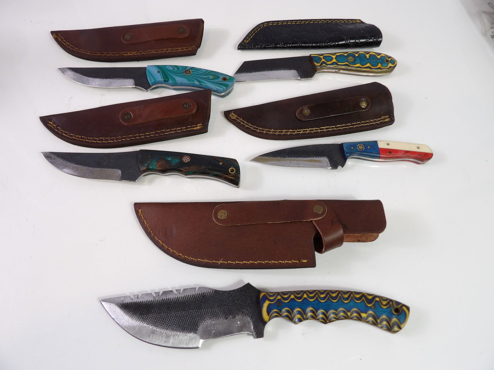 5 Handmade Damascus Steel Knives With Sheaths: Lot of 5 New Handmade Damascus Steel Knives with Leather Sheaths. All measurements approximate. Please see photos for condition and details. Selling as is from 04281.