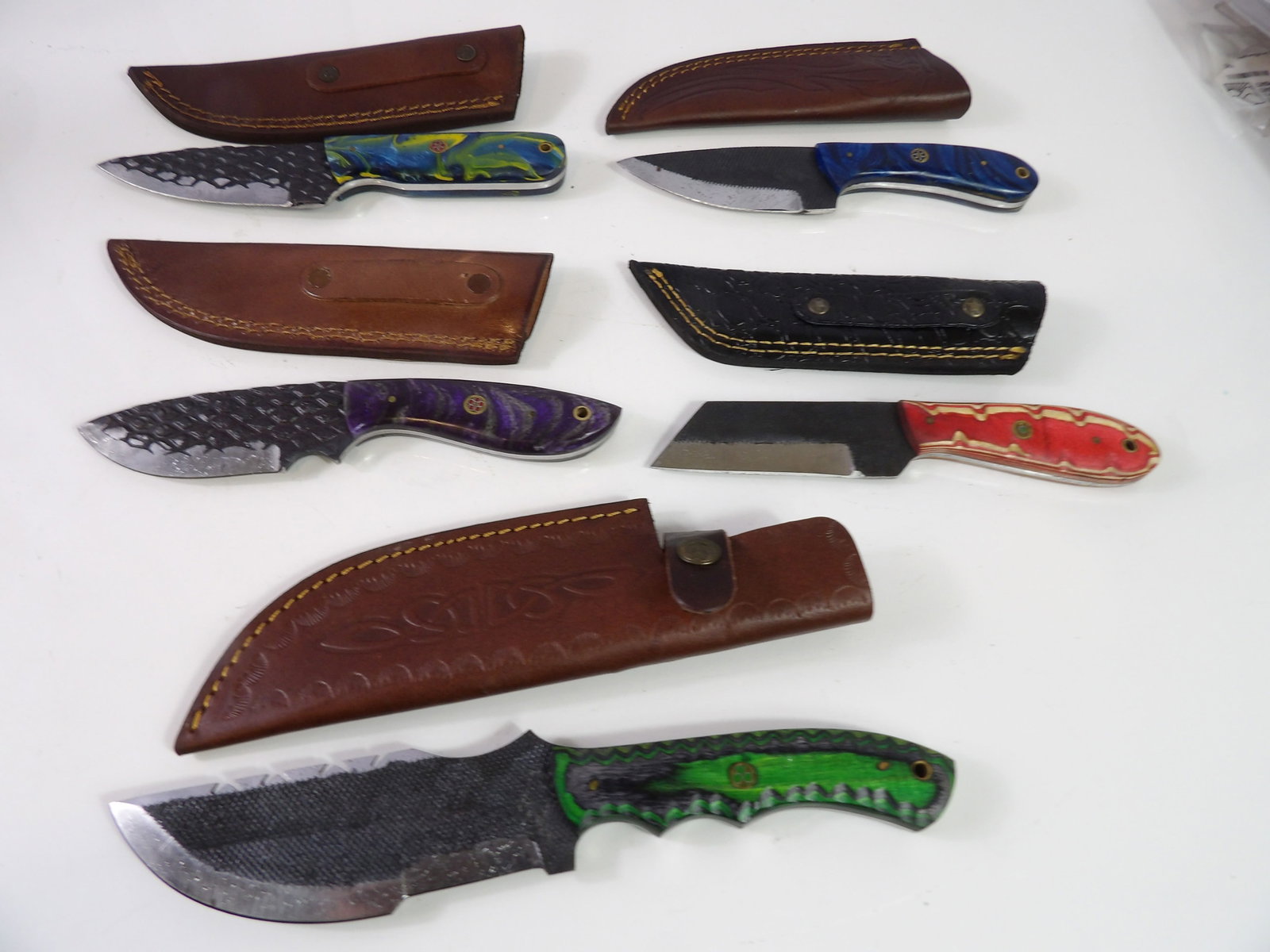 5 Handmade Damascus Steel Knives With Sheaths: Lot of 5 New Handmade Damascus Steel Knives with Leather Sheaths. All measurements approximate. Please see photos for condition and details. Selling as is from 04281.