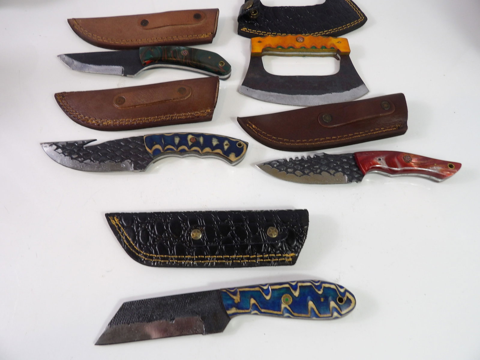 5 Handmade Damascus Steel Knives With Sheaths: Lot of 5 New Handmade Damascus Steel Knives with Leather Sheaths. All measurements approximate. Please see photos for condition and details. Selling as is from 04281.