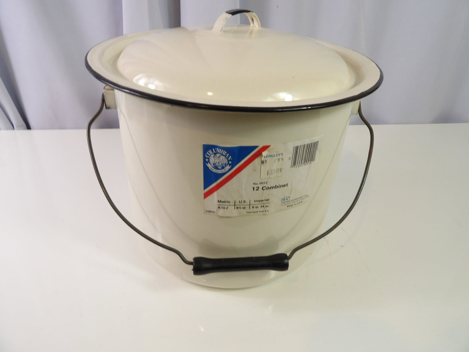 Vintage New Old Stock #12 Combinet Pail: Vintage New Old Stock Colombian White Porcelain Enameled #12 Combinet Pail with Lid. All measurements approximate. Please see photos for condition and details. Selling as is from 04281
