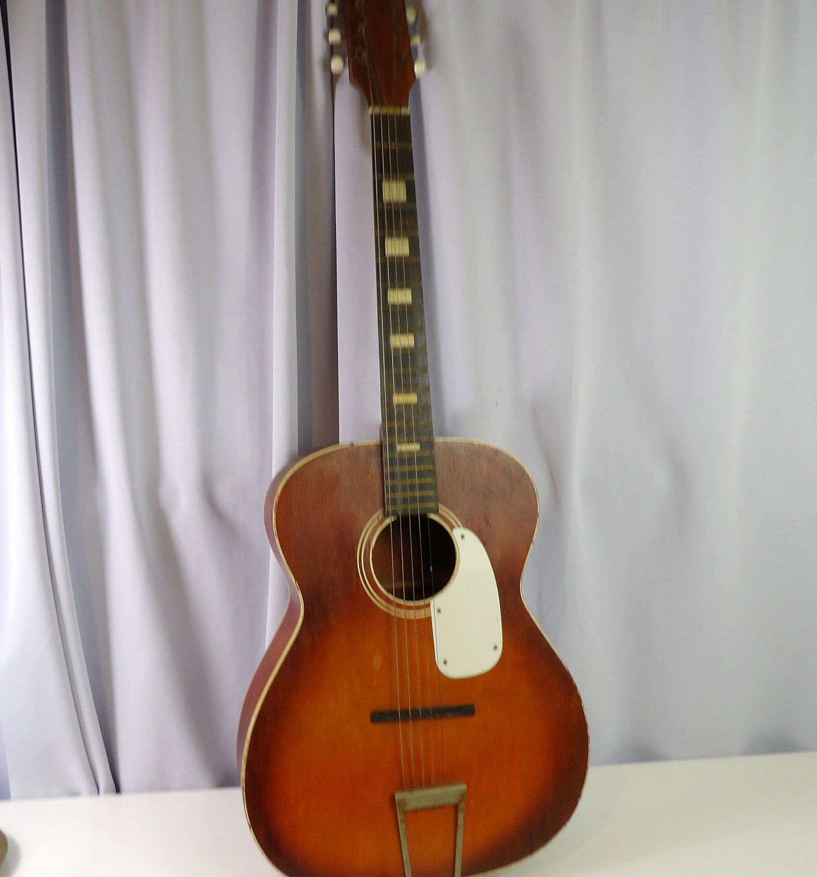 Vintage Silvertone Acoustic Guitar (1 of 6)