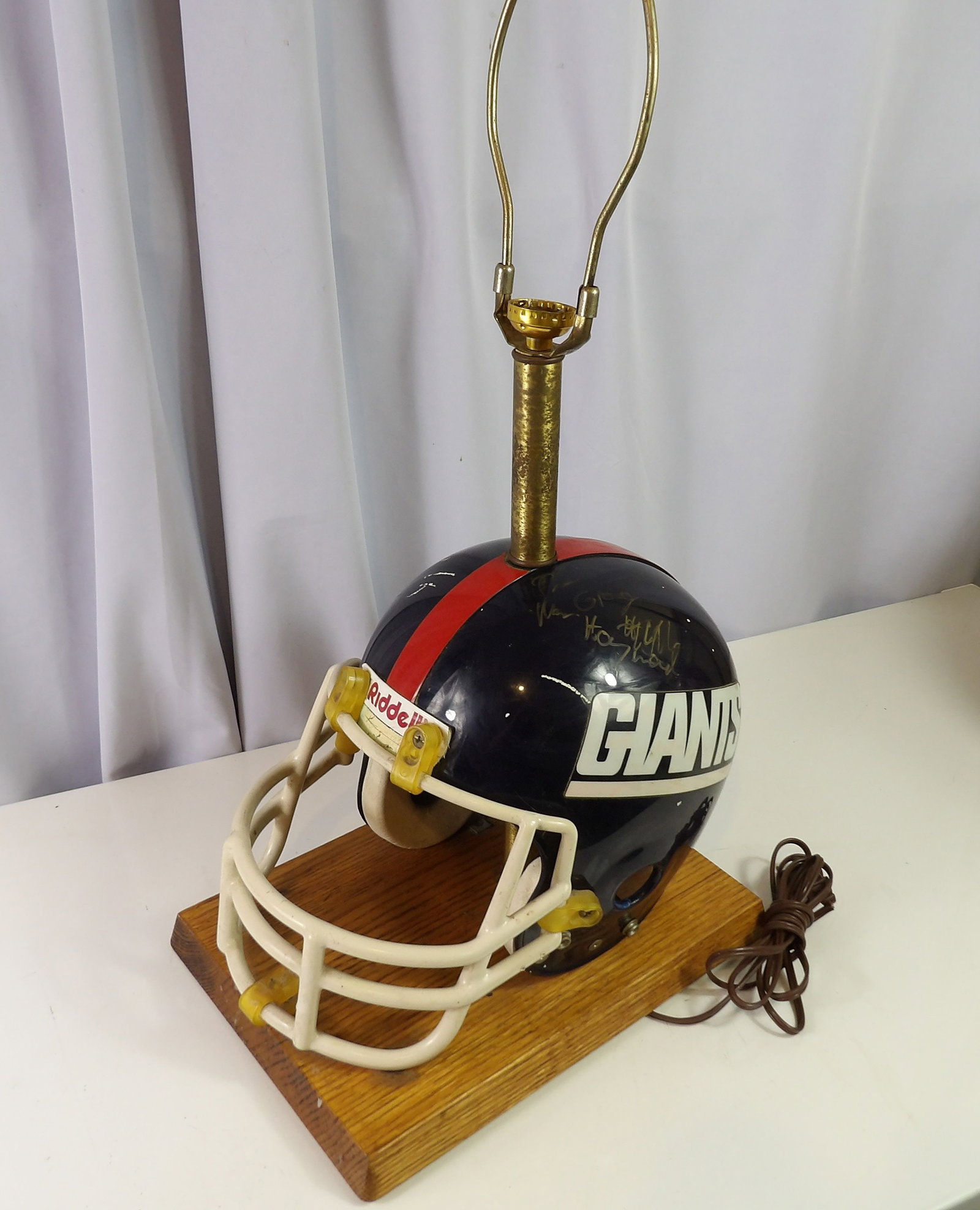 Vintage N.Y. Giants Football Helmet Lamp with Signature (1 of 4)