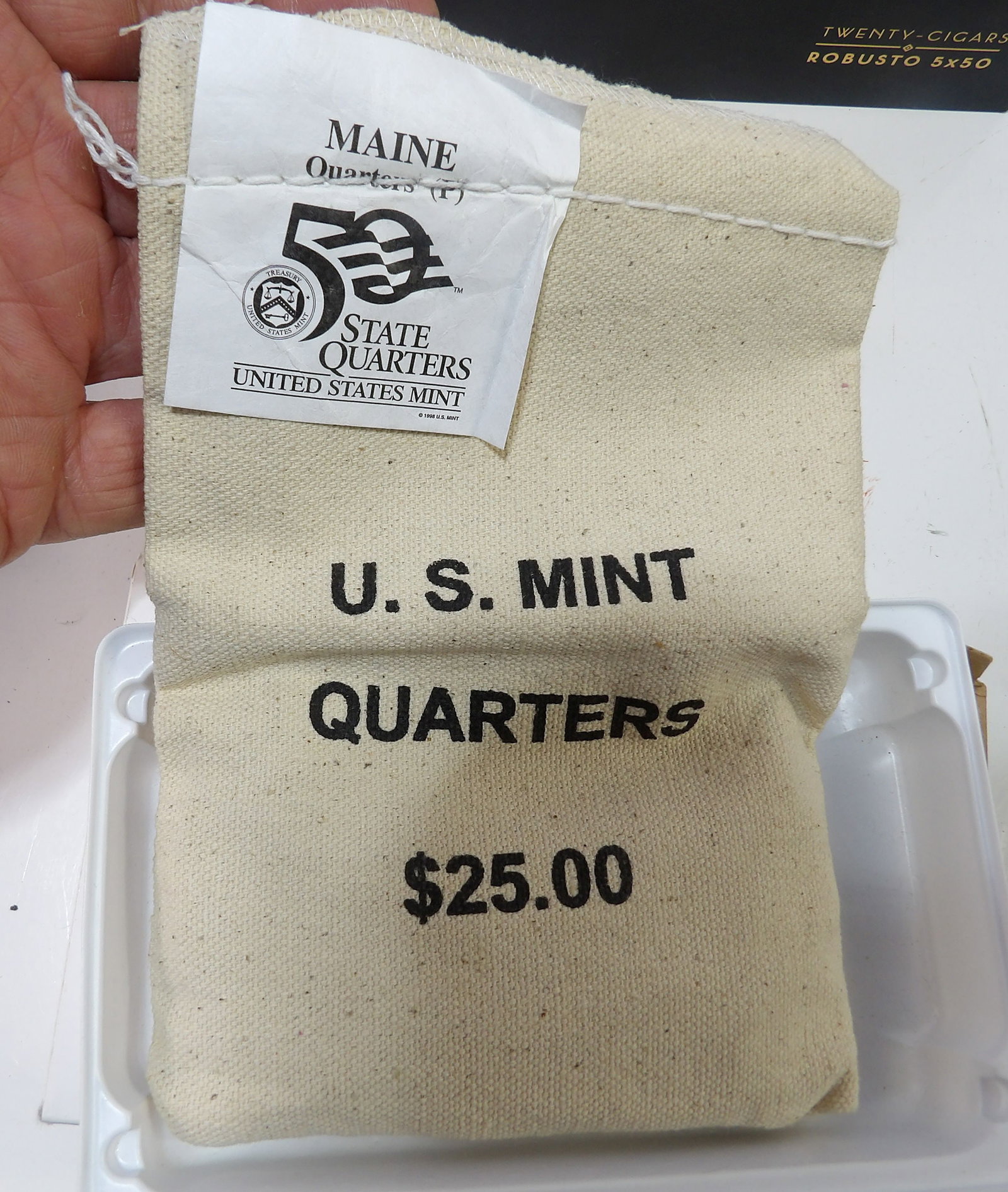 100 PCS.-Maine State Quarters "P": 100 Maine State Quarters "P" in U.S. Mint Bag. Uncirculated. $25 Face Value. All measurements approximate. Please see photos for condition and details. Selling as is from 04281.