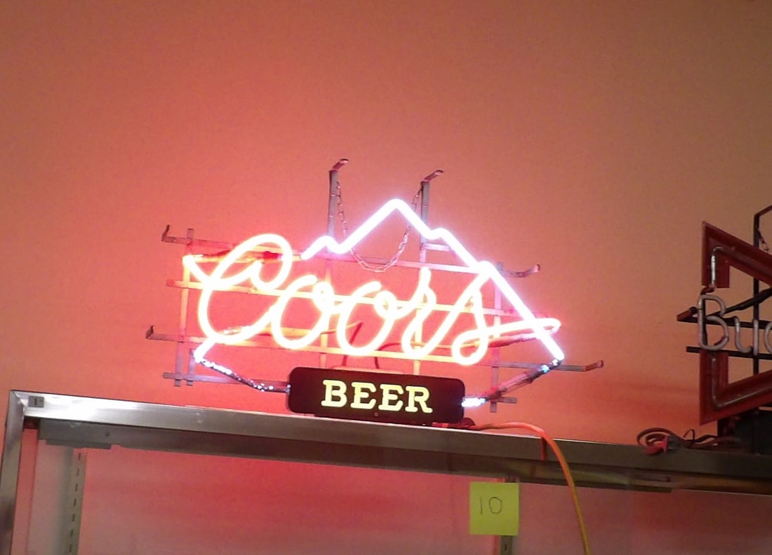 Coors Beer Neon Sign: Coors Beer Neon Sign. Working Condition. All measurements approximate. Please see photos for condition and details. Selling as is from 04281.