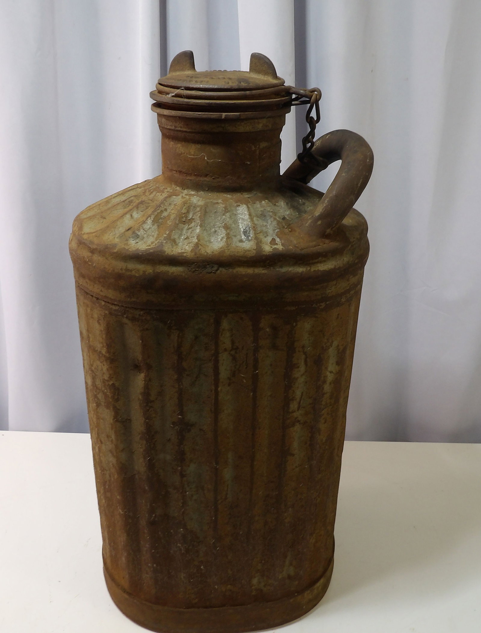 Antique Steel Fuel Can: Antique Corrugated Steel Fuel Can with Screw Top. Davis Welding and Mfg. Co. All measurements approximate. Please see photos for condition and details. Selling as is from 04281.