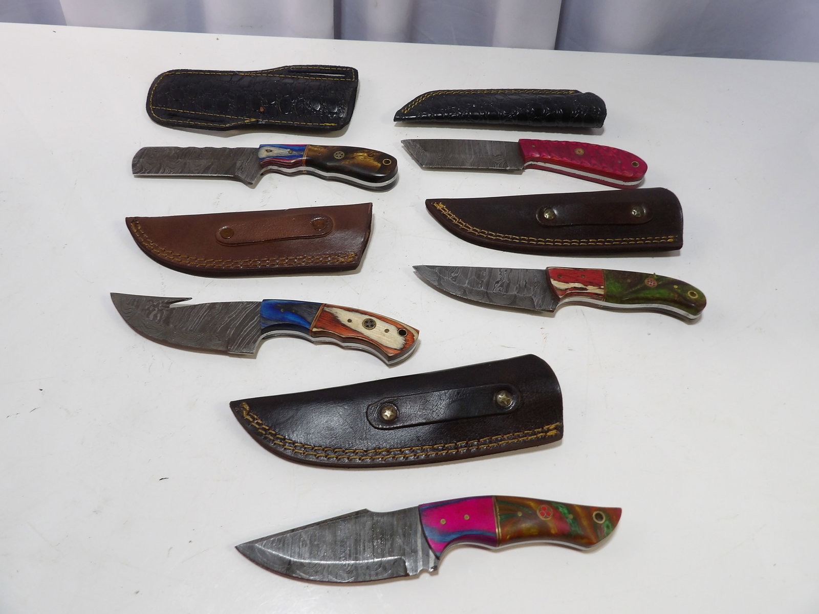 Lot of 5 Damascus Steel Knives with Leather Sheaths. (1 of 4)