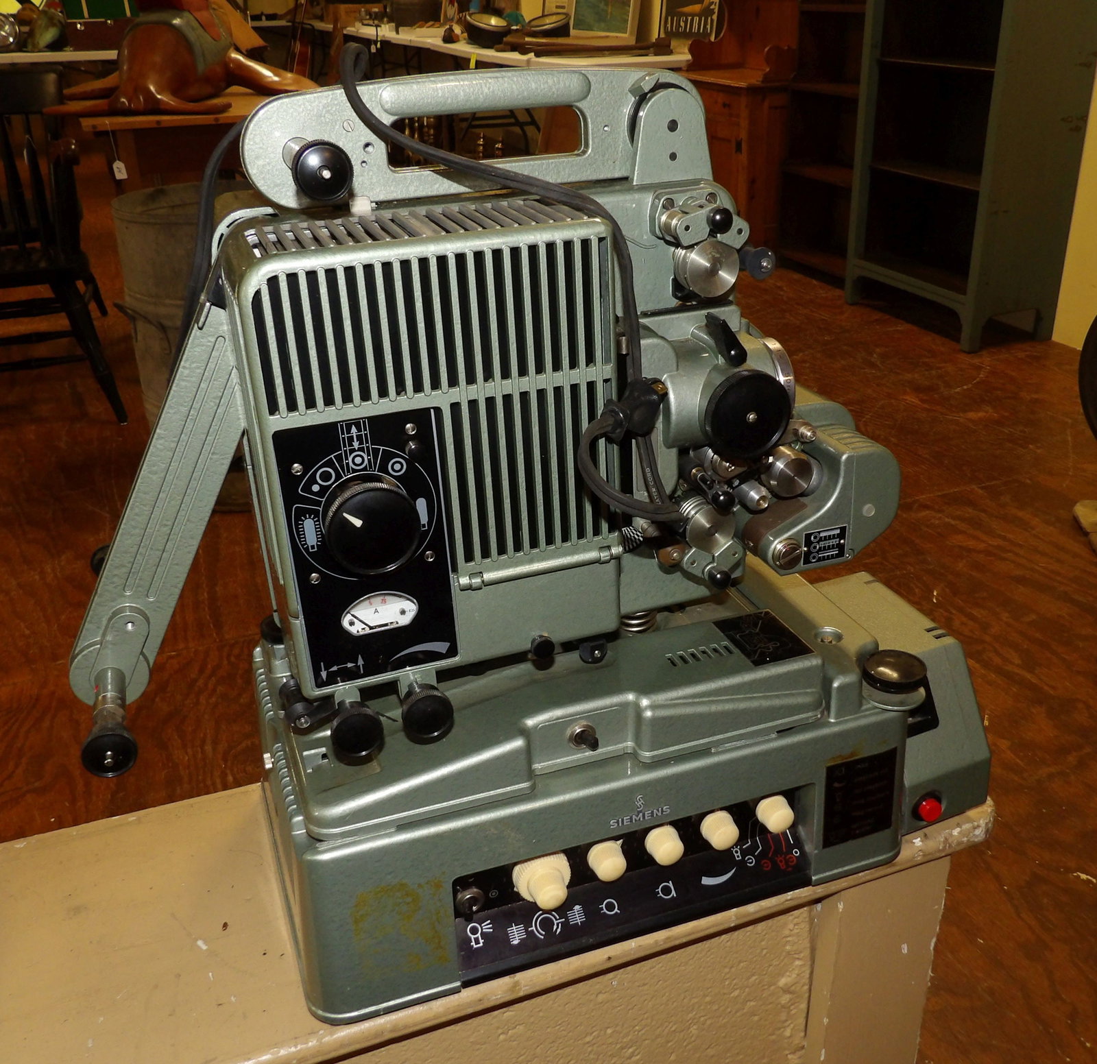 Vintage Siemens 2000 16mm Film Projector (1 of 6)