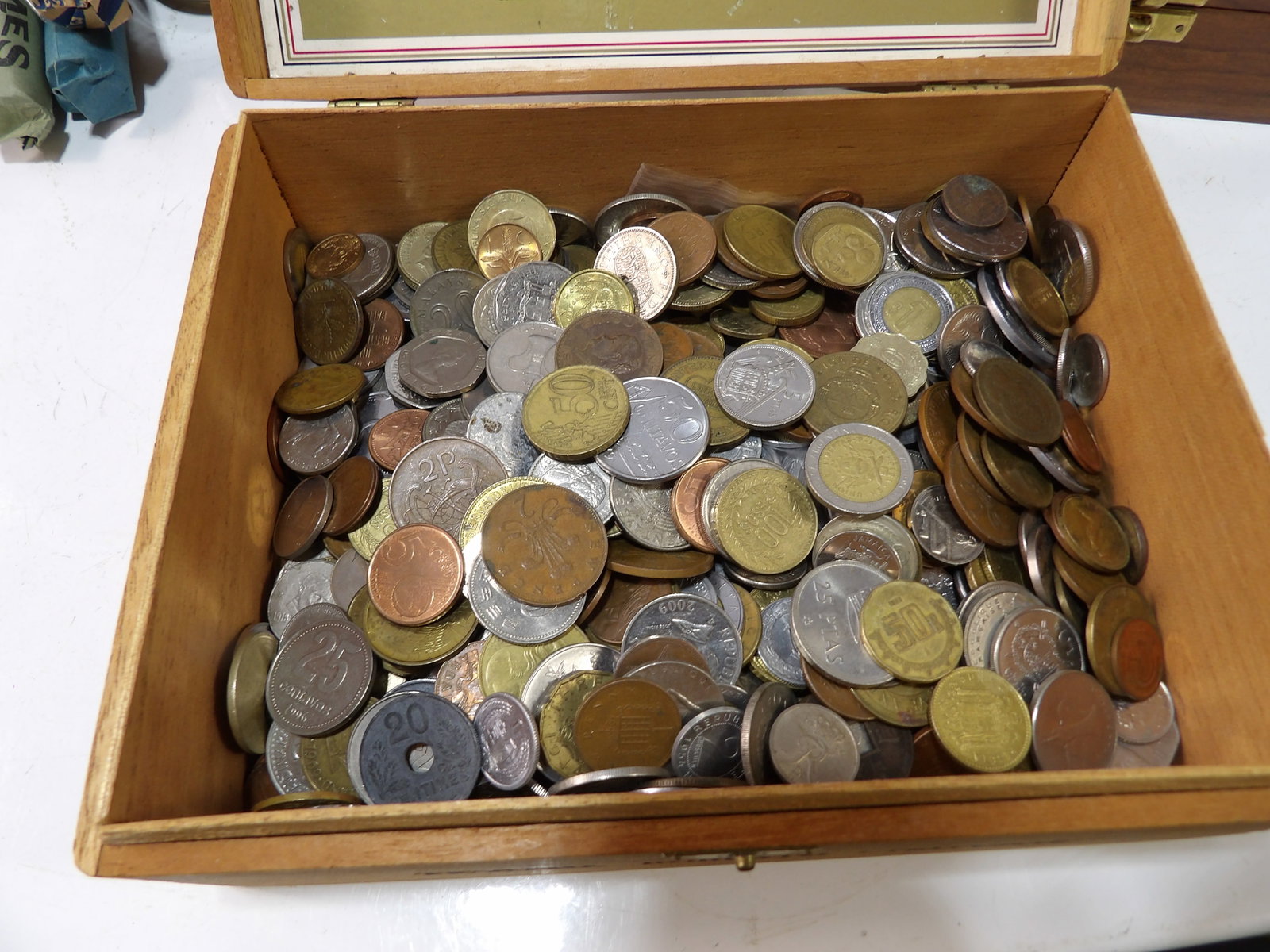 Lot of Foreign Coins: Large Lot of Foreign Coins. All measurements approximate. Please see photos for condition and details. Selling as is from 04281.