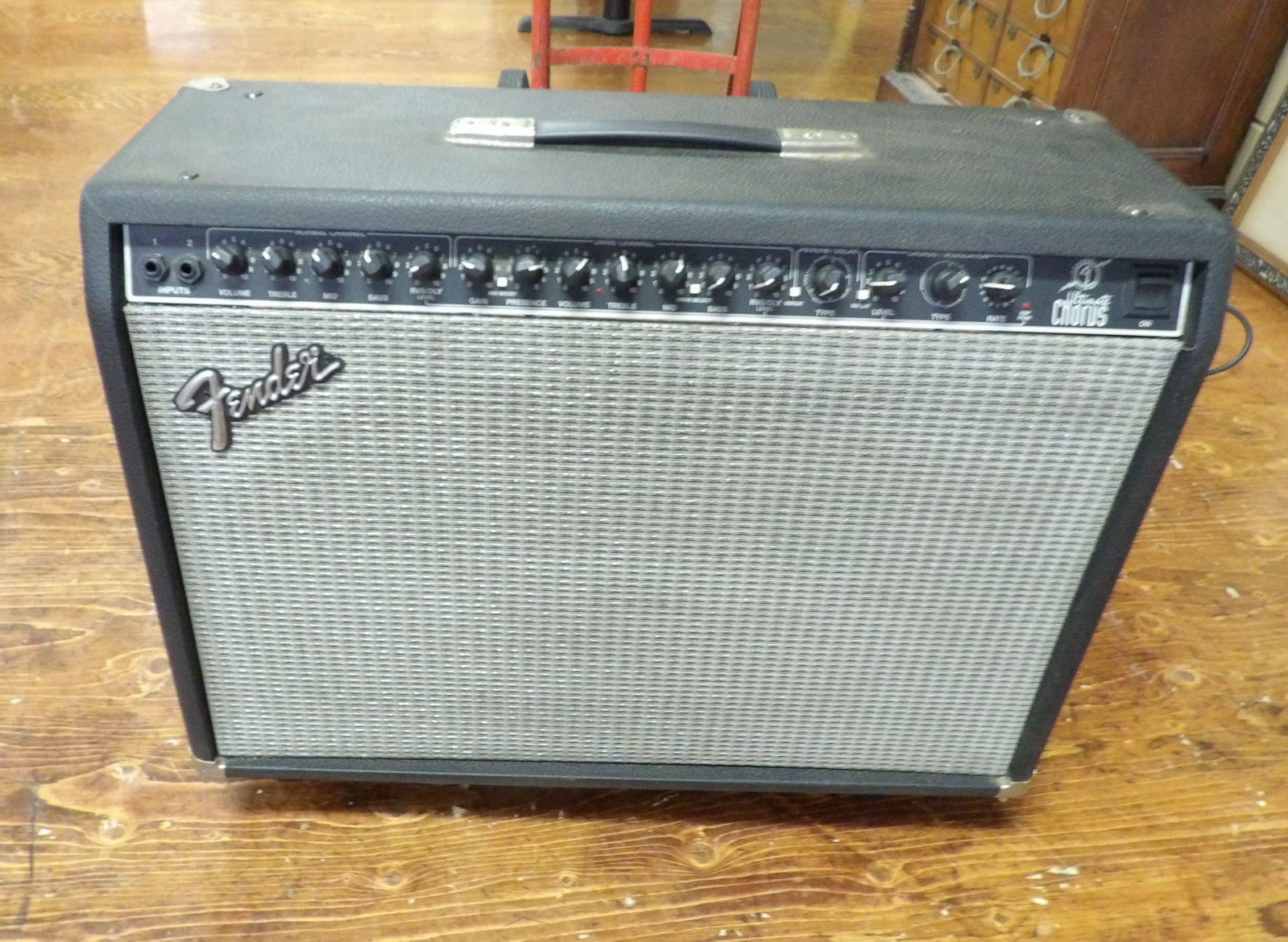 Fender Ultimate Chorus 2X12 Stereo Solid State Guitar Combo Amplifier (1 of 3)