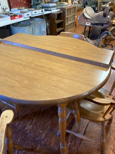 Early American Dining Table with Chairs (1 of 5)