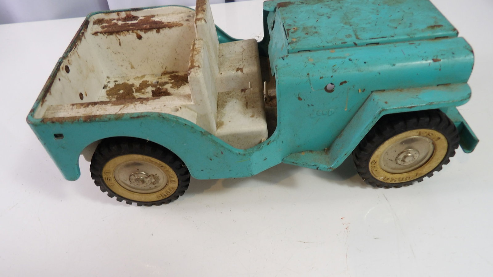 Tonka Jeep: Vintage Tonka pressed steel Jeep toy truck, 10" long. All measurements approximate. Please see photos for condition and details. Selling as is from 04281.