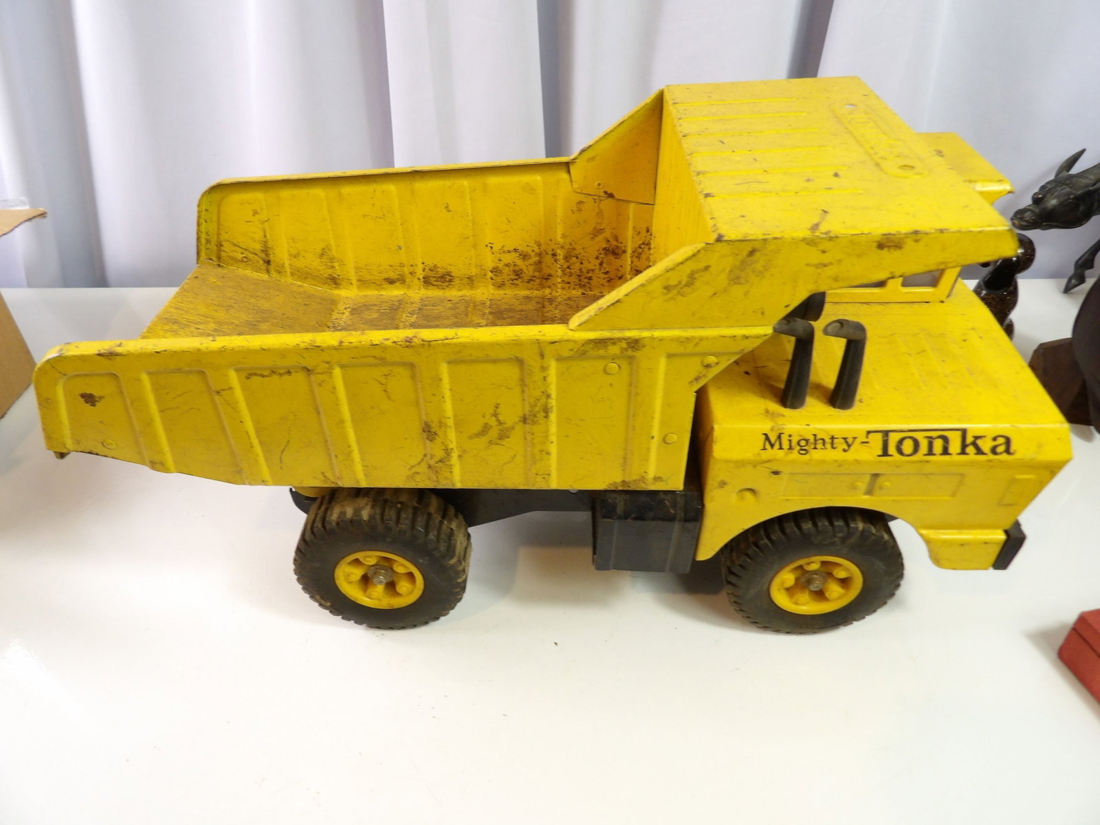 Tonka Mighty Dump truck: Vintage Mighty Tonka Dump Truck, 1970's. Pressed steel 10" tall by 18" long. All measurements approximate. Please see photos for condition and details. Selling as is from 04281.