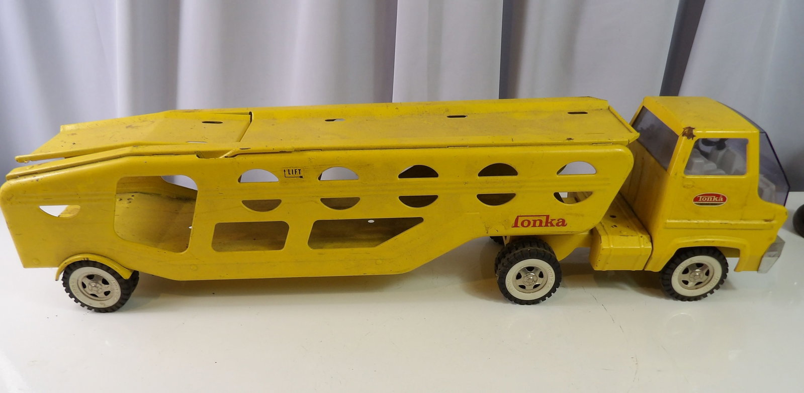 Tonka Car Carrier: Vintage Tonka pressed steel car carrier, 27" long. All measurements approximate. Please see photos for condition and details. Selling as is from 04281.