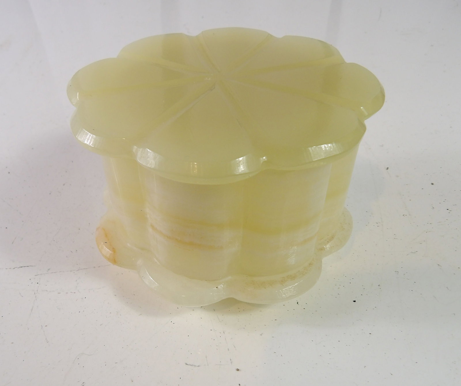 Vintage Natural Onyx Stone Trinket Box: Vintage Natural Onyx Stone Flower Shaped Trinket Box with Lid. 4" Diameter. All measurements approximate. Please see photos for condition and details. Selling as is from 04281.