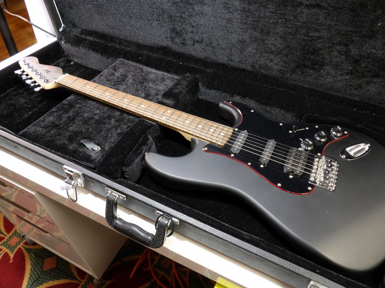 Fender Stratocaster Special Edition Noir Guitar: Fender Stratocaster Special Edition Noir Guitar. In Excellent Condition. In Hardshell Case. (Not original Case.) We are not guitar experts or musicians. This guitar is in like new condition with no vi