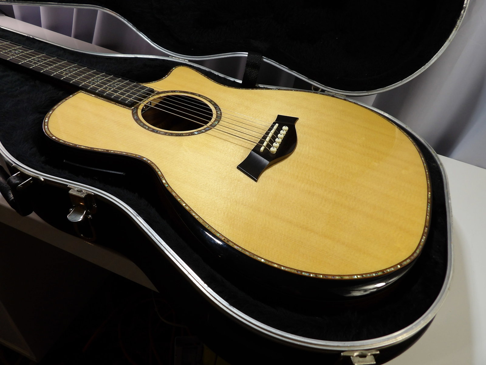 Taylor Builders Edition Grand Auditorium Acoustic Electric Guitar (1 of 7)