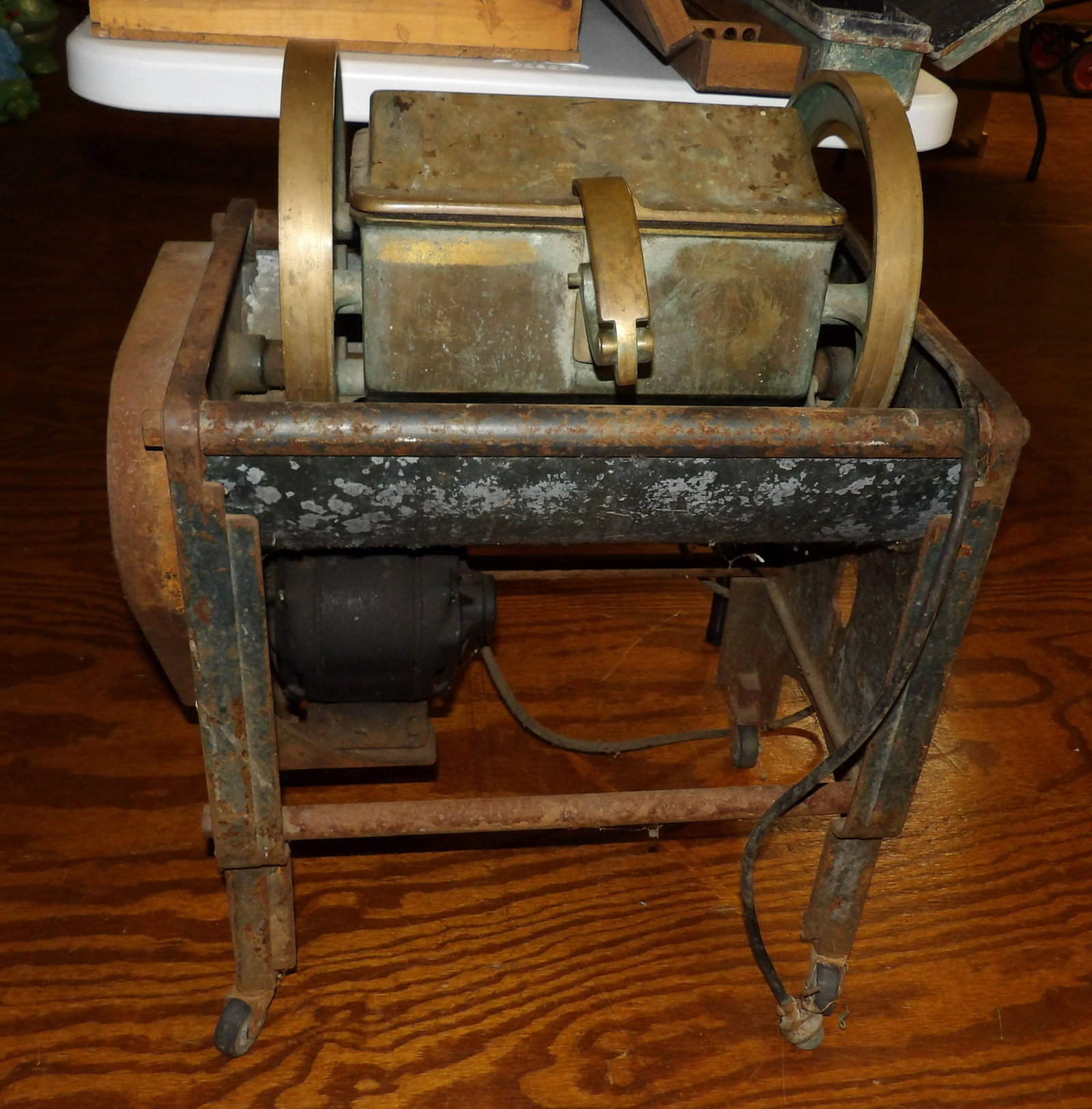 Kraeft Silver Burnisher: Kraeft Silver Burnisher, Model 250B. In working order. Solid Bronze. All measurements approximate. Please see photos for condition and details. Selling as is from 04281.