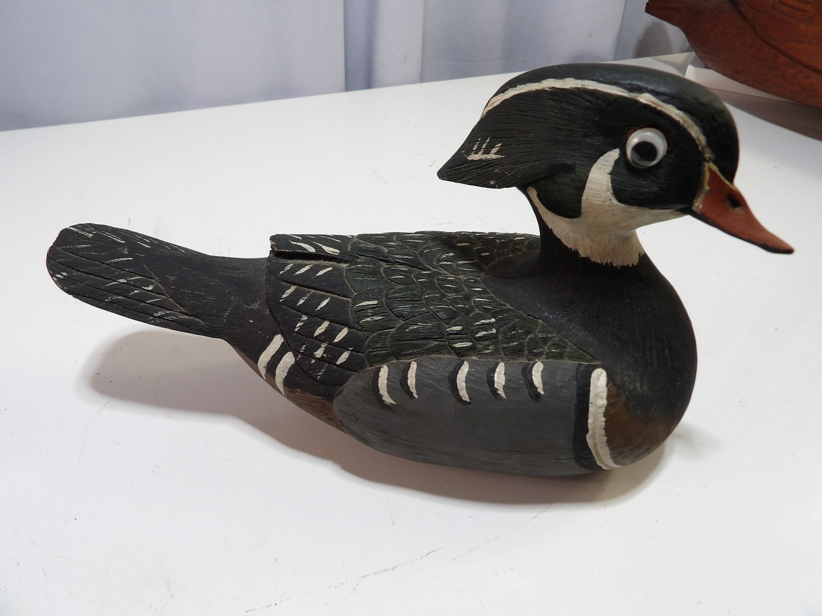 Hand Carved Painted Wooden Duck Decoy: Vintage Hand Carved Painted Wooden Duck Decoy. All measurements approximate. Please see photos for condition and details. Selling as is from 04281.