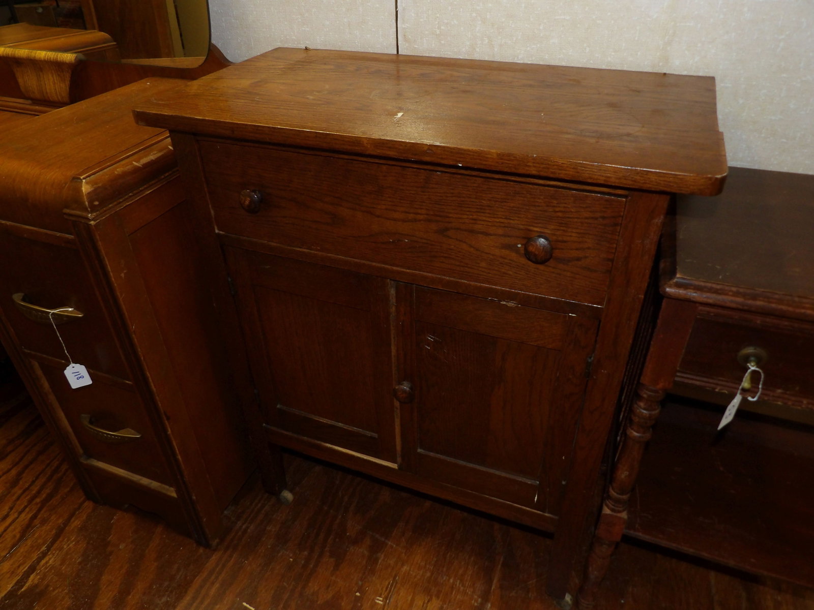 Oak Washstand with Drawer and 2 Doors (1 of 4)