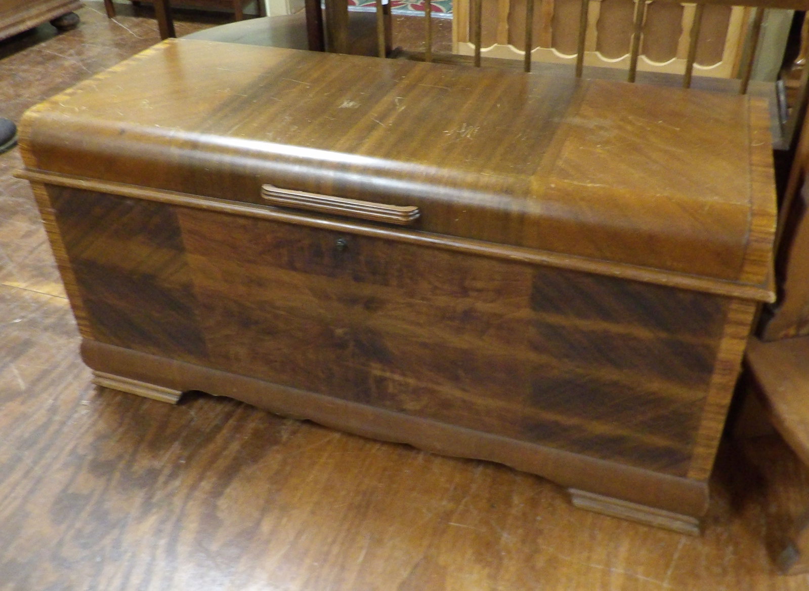 Vintage Lane Cedar Chest (1 of 5)