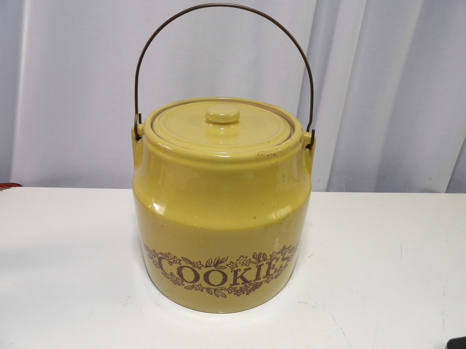 Monmouth Stoneware Crock Cookie Jar: Vintage Monmouth Stoneware Crock Cookie Jar with Wire Handle and Lid. No Damage Seen. All measurements approximate. Please see photos for condition and details. Selling as is from 04281.