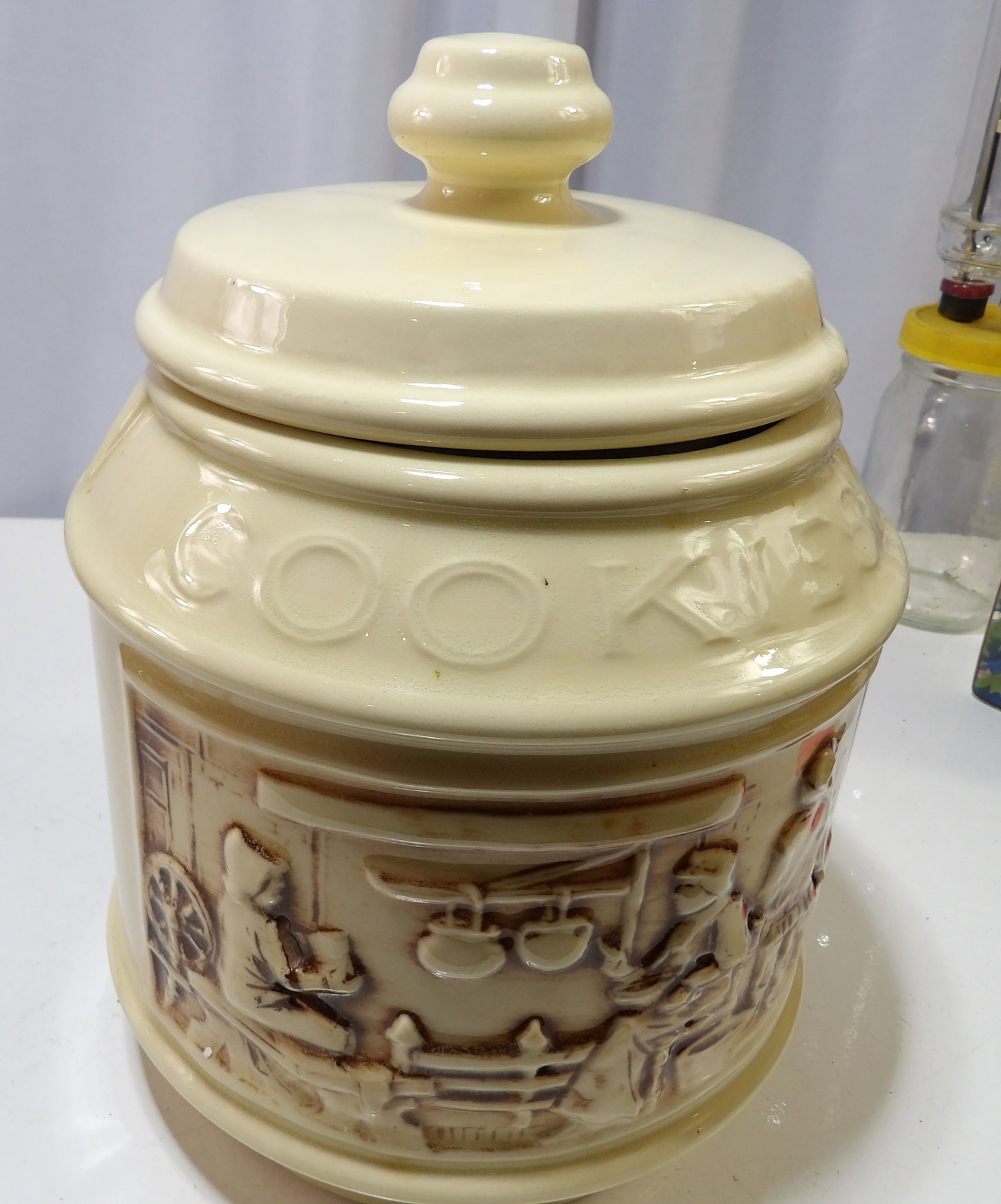 Covered Wagon Cookie Jar (1 of 3)