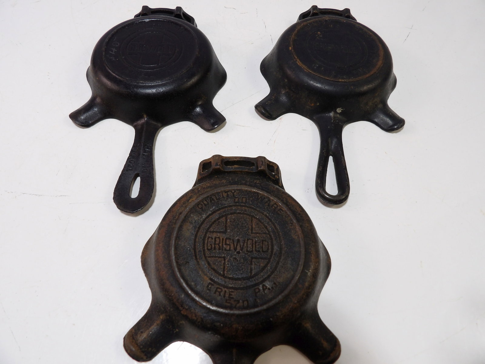 Set of 3 Griswold Cast Iron Skillet Ashtrays (1 of 3)