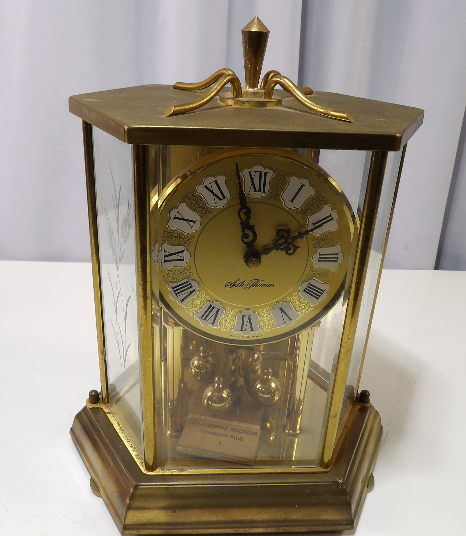 Seth Thomas 400 Day Anniversary Clock: Vintage Seth Thomas 400 Day Anniversary Clock with Beveled Glass Sides. All measurements approximate. Please see photos for condition and details. Selling as is from 04281.