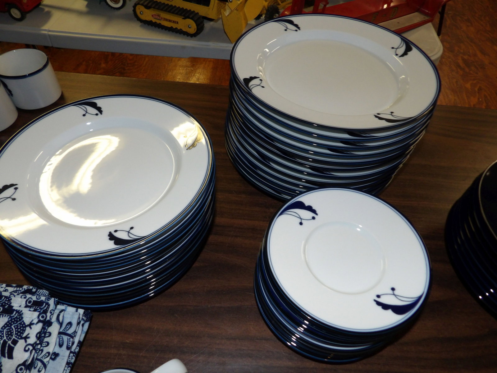 Dansk Flora Bayberry Dinnerware Set (1 of 5)