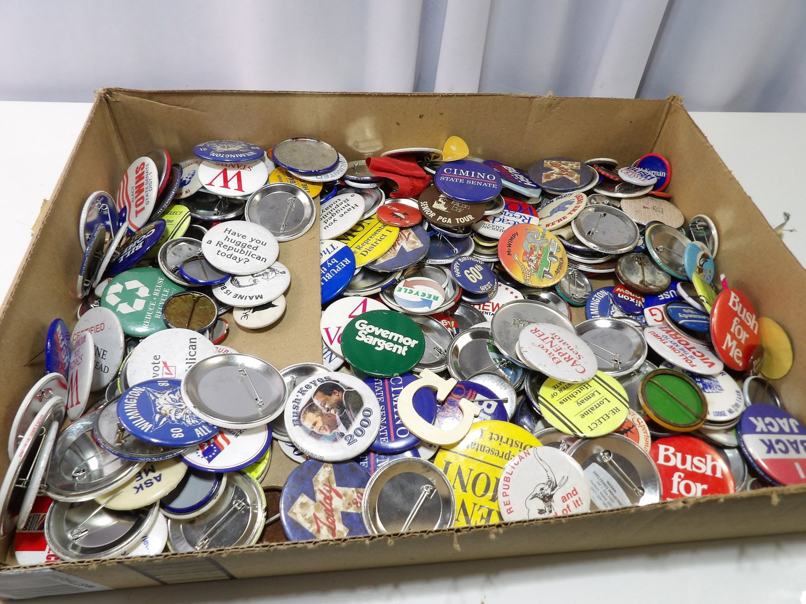 Large Box of Mixed Political, Humor, and Sports Buttons: Large Box of Mixed Political, Humor , and Sports Buttons. All measurements approximate. Please see photos for condition and details. Selling as is from 04281.