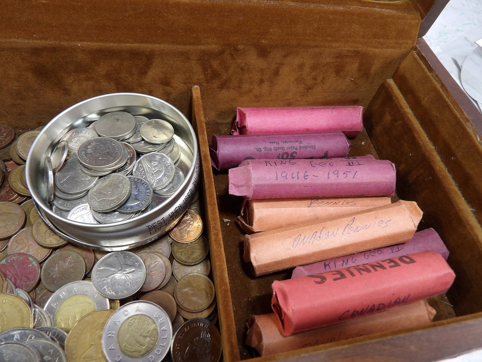Cigar Box with All Canadian Coins: Cigar Box with All Canadian Coins. All measurements approximate. Please see photos for condition and details. Selling as is from 04281.