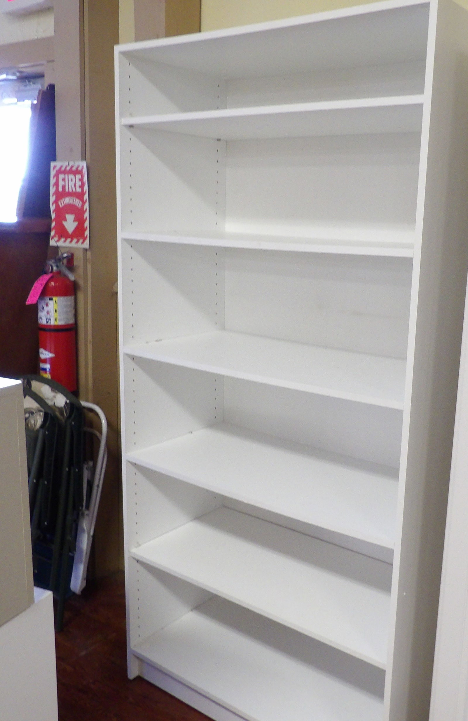 White 5-Shelf Bookcase: Like New, White 5-Shelf Bookcase. 36" X 74" Tall. All measurements approximate. Please see photos for condition and details. Selling as is from 04281.