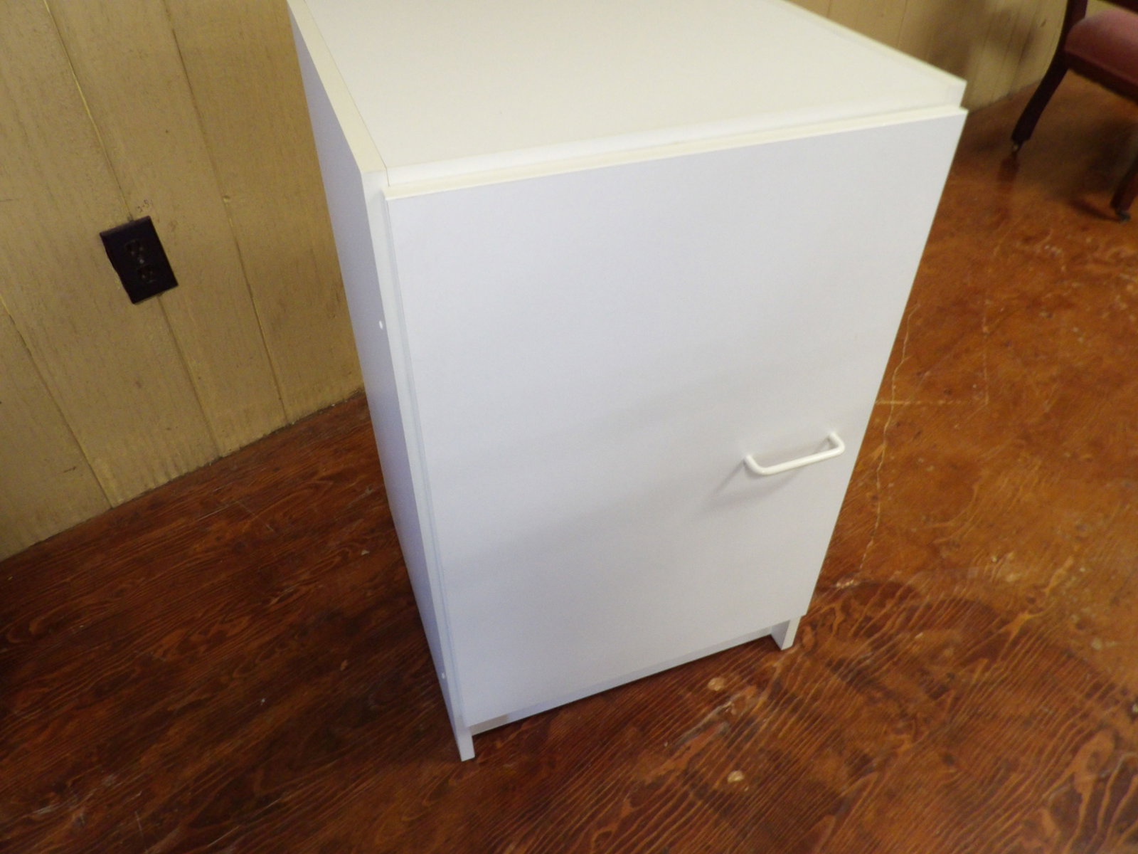 White Compact Storage Cabinet: White Compact Single Door Storage Cabinet. 18" Wide X 30" Tall. All measurements approximate. Please see photos for condition and details. Selling as is from 04281.