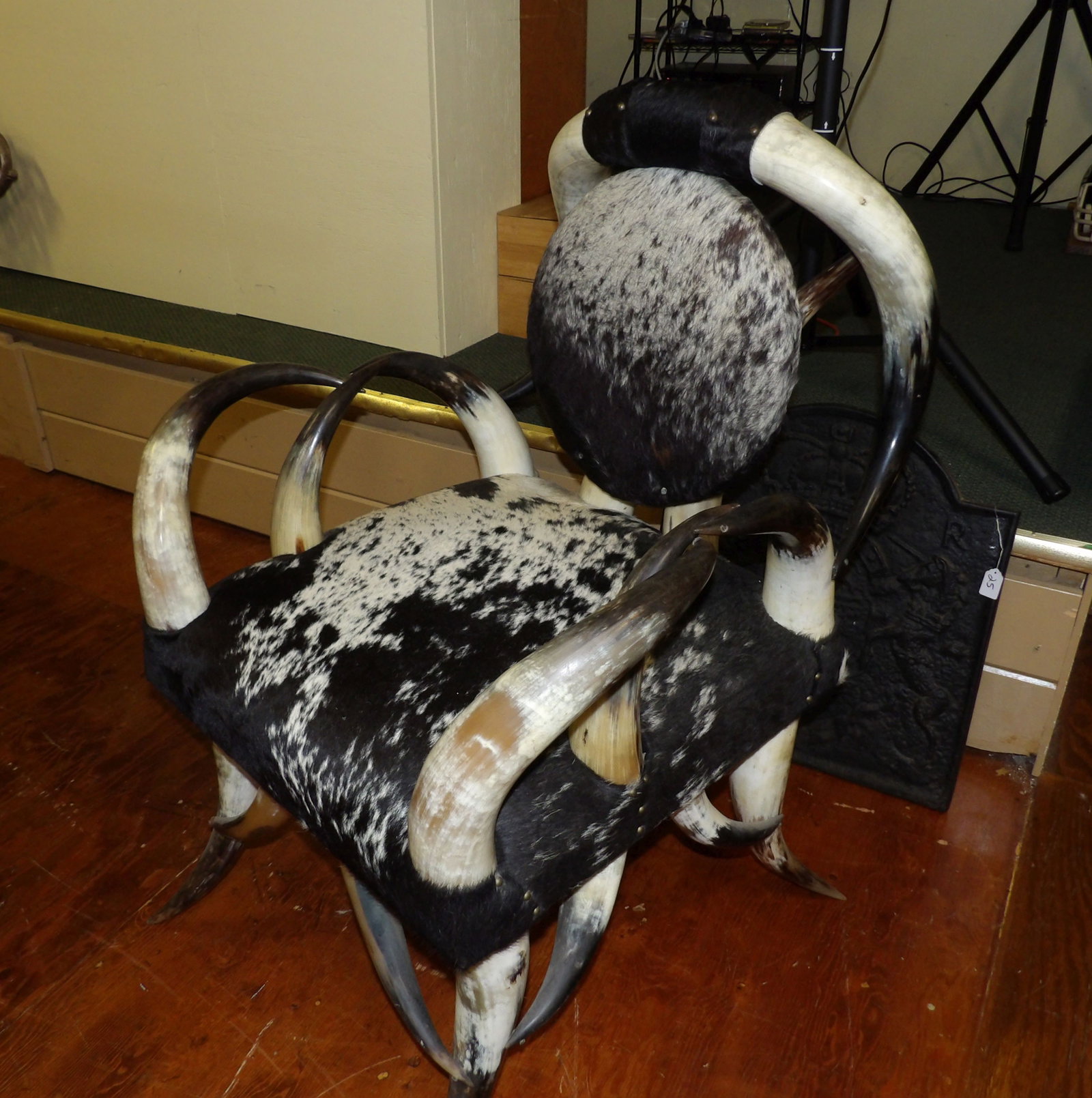 Texas Longhorn Horn and Cowhide Chair: Vintage Texas Longhorn Horn and Cowhide Chair. Likely from Mid 20th Century. Just an Amazing Piece. (No Damage or Wear Seen). All measurements approximate. Please see photos for condition and