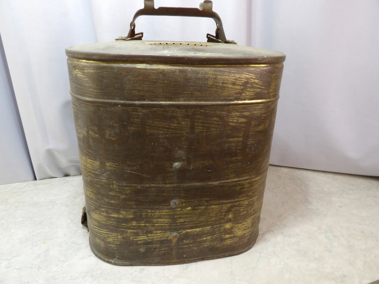 Vintage Back Pack Fire Extinguisher: Vintage Back Pack Fire Extinguisher. All measurements approximate. Please see photos for condition and details. Selling as is from 04281.
