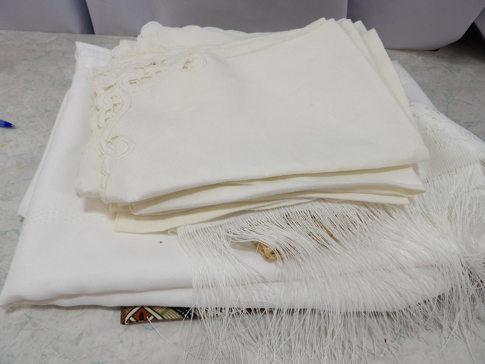 Mixed Lot of Tablecloths, Napkins and Doilies: Mixed Lot of Tablecloths, Napkins and Doilies. All measurements approximate. Please see photos for condition and details. Selling as is from 04281.