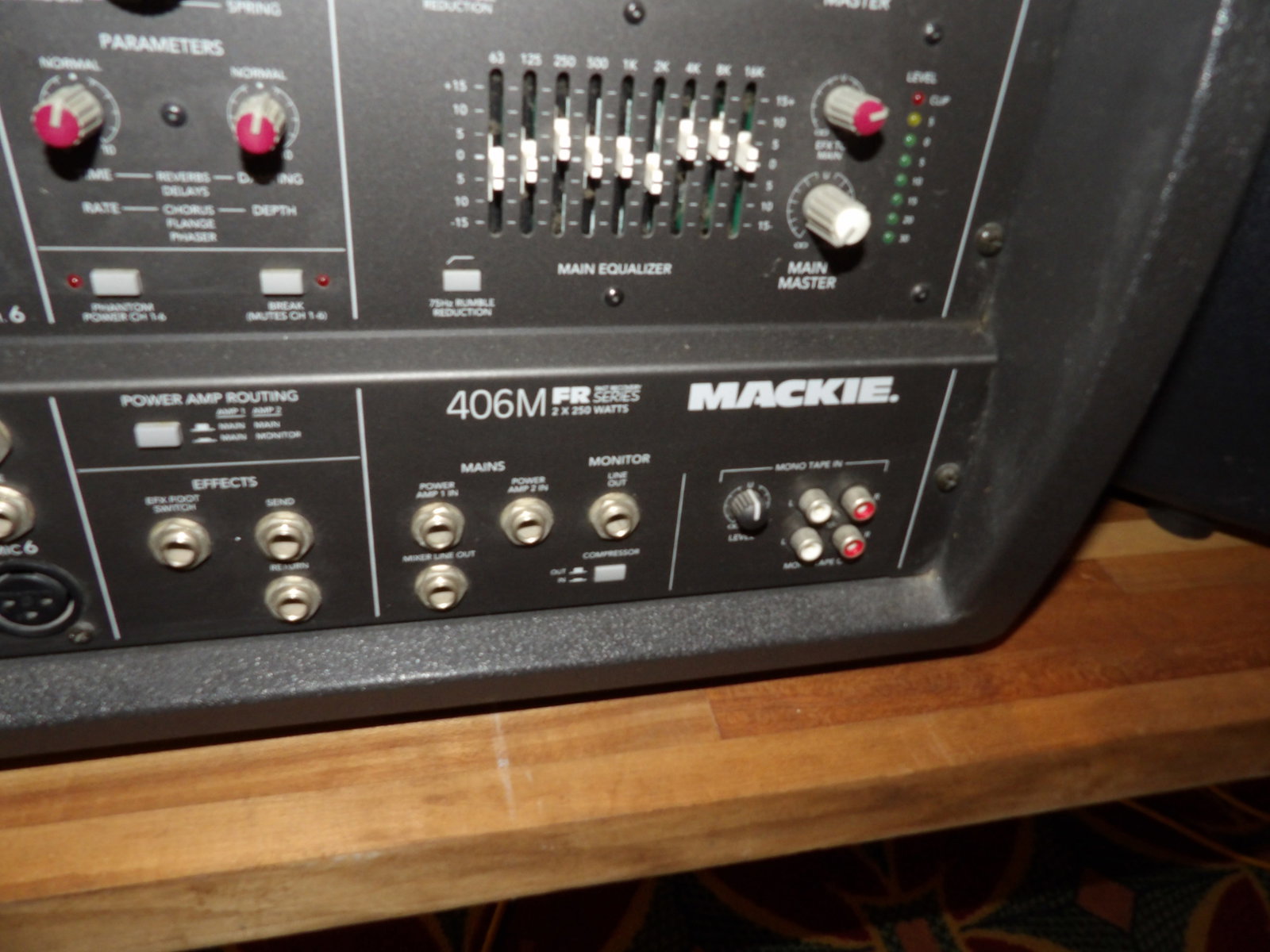 Mackie 406M FR 6 Channel Powered Mixer with Pair of Mackie Loudspeakers (1 of 4)