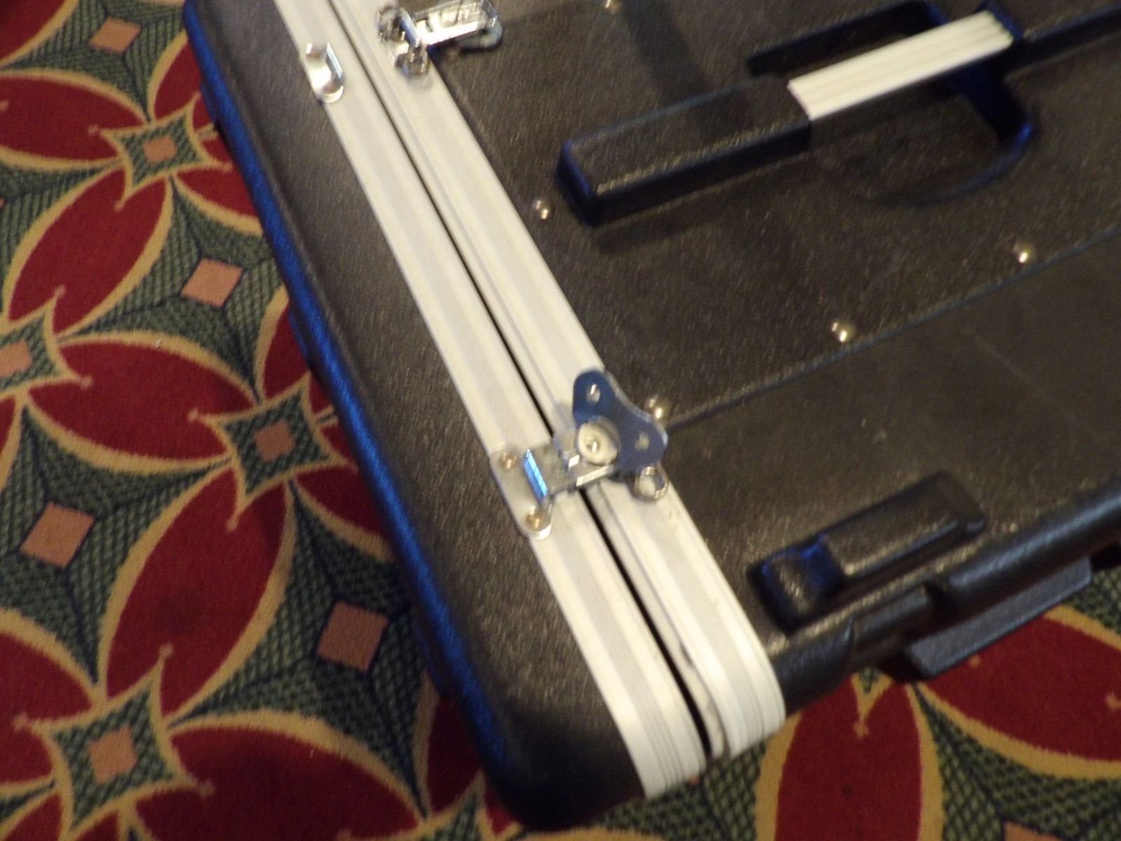 Gator Cases Rolling Rack Case with Retractable Handle - 2