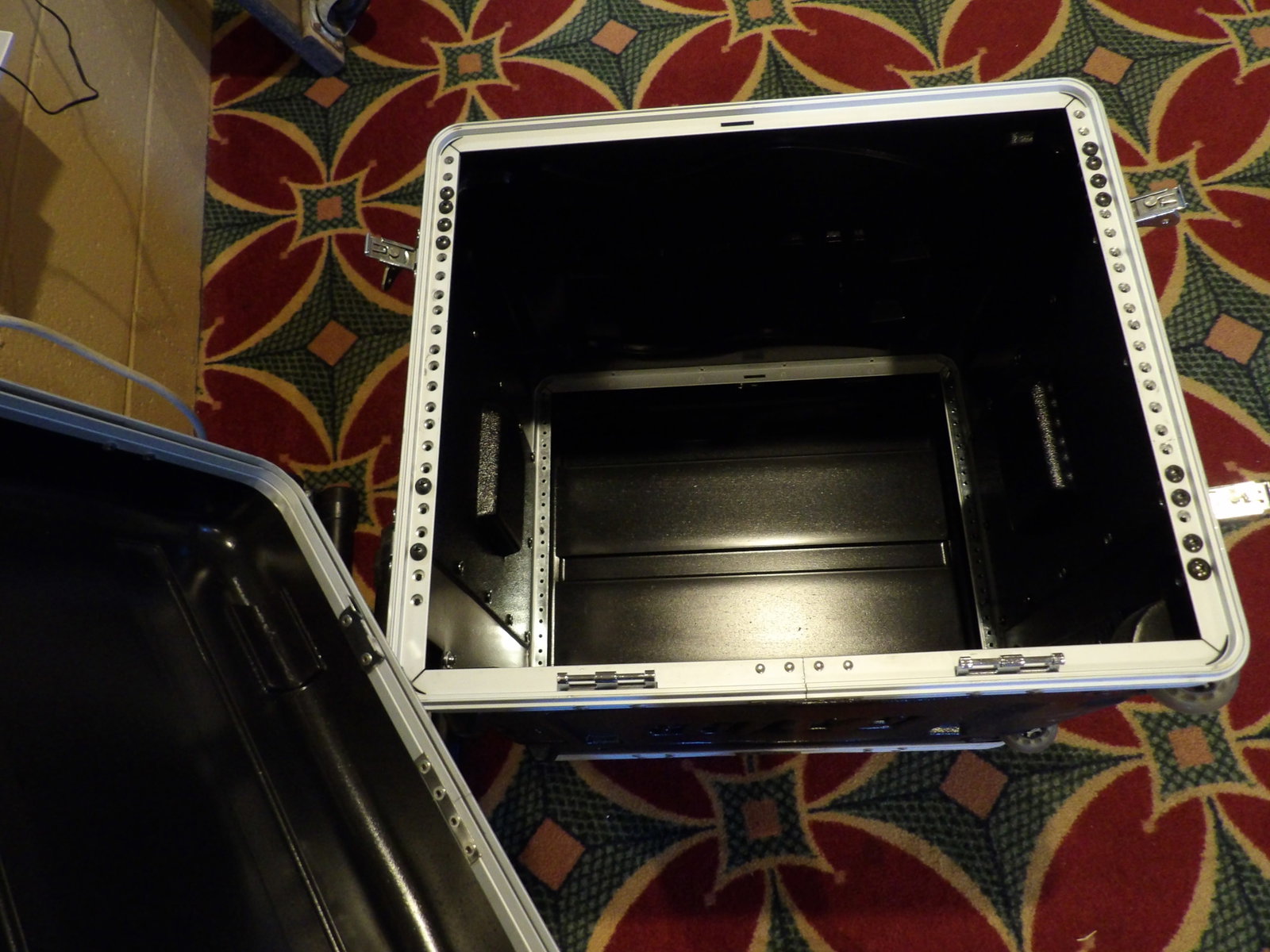 Gator Cases Rolling Rack Case with Retractable Handle - 4