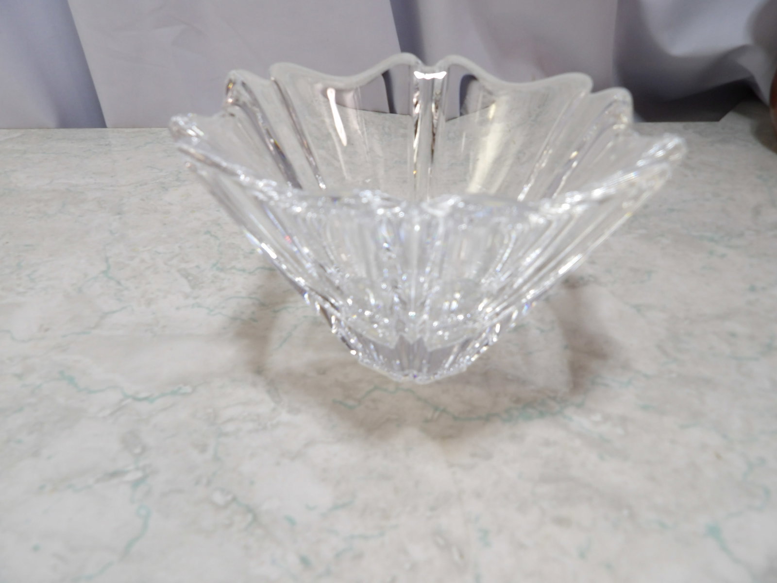 Orrefors Swedish Orion Crystal Bowl by Lars Hellsten: Vintage Orrefors Swedish Orion Crystal Bowl by Lars Hellsten. Along with LiveShip (handled by LiveAuctioneers), we also can have a local shipper package and ship your purchases. Just choose buyer arra