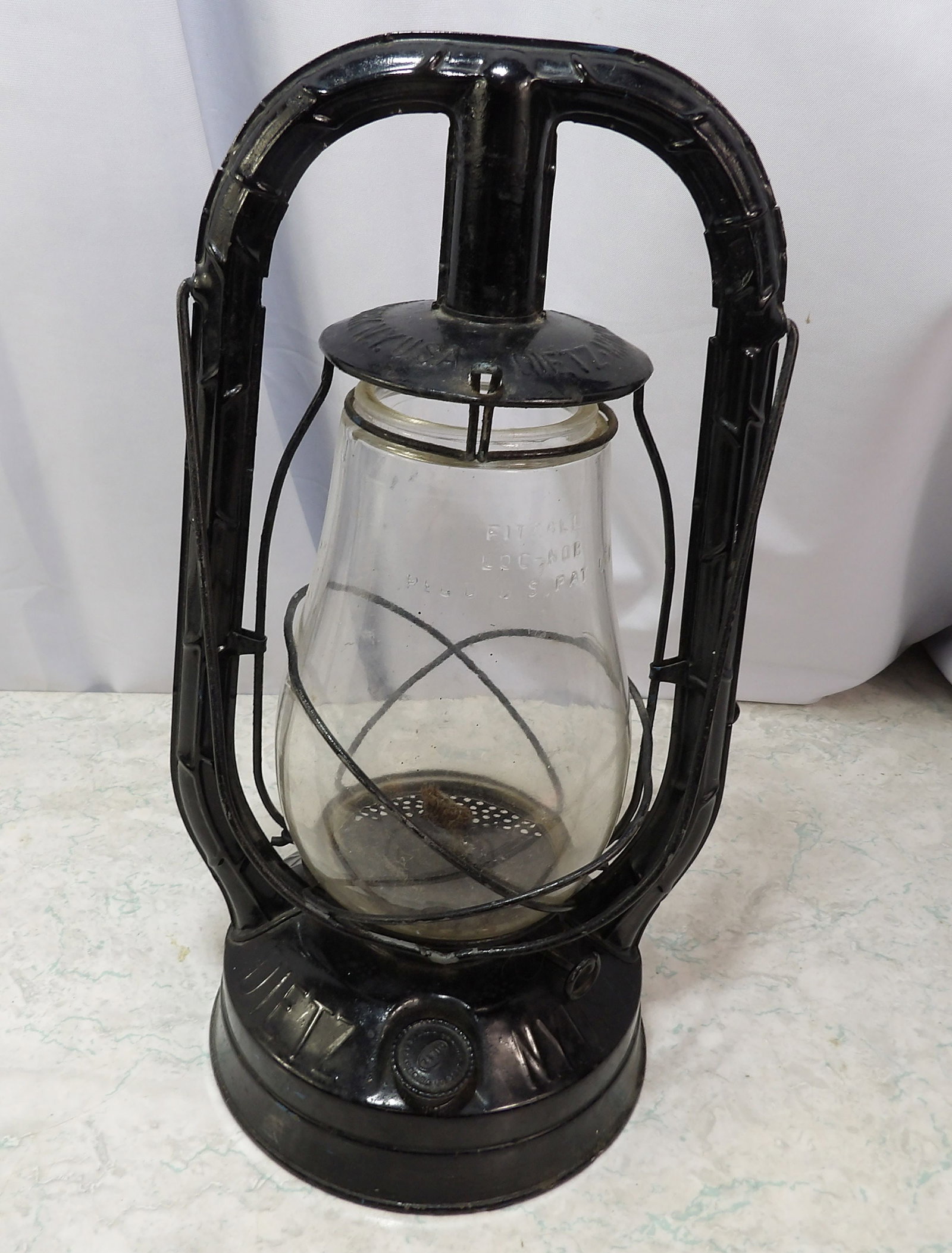 Dietz Monarch Kerosene Lantern with Fitzall Globe (1 of 3)