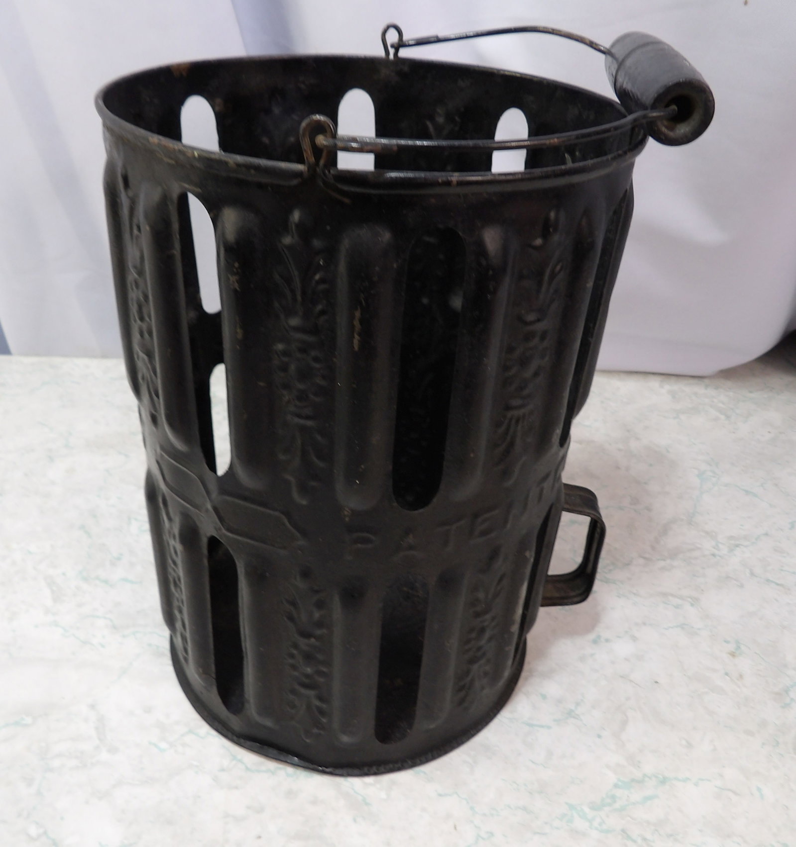 Black Metal Kerosene Lamp (1 of 3)