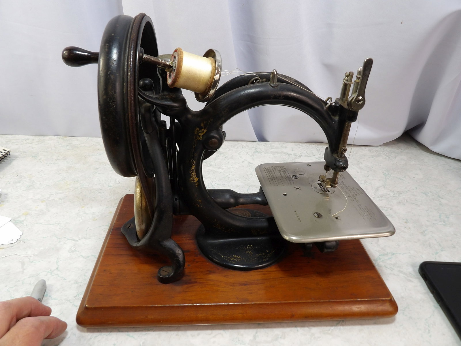 Wilcox & Gibbs Hand Crank Chain-Stitch Sewing Machine (1 of 4)