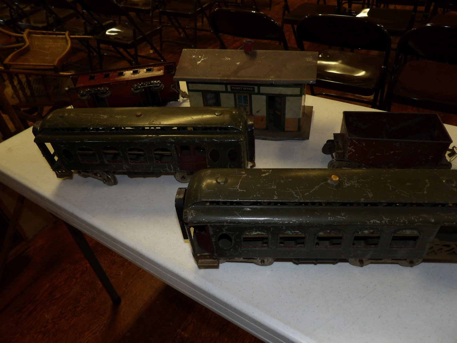 Lionel Pre-War Standard Gauge Train, Track, and Transformer (1 of 12)