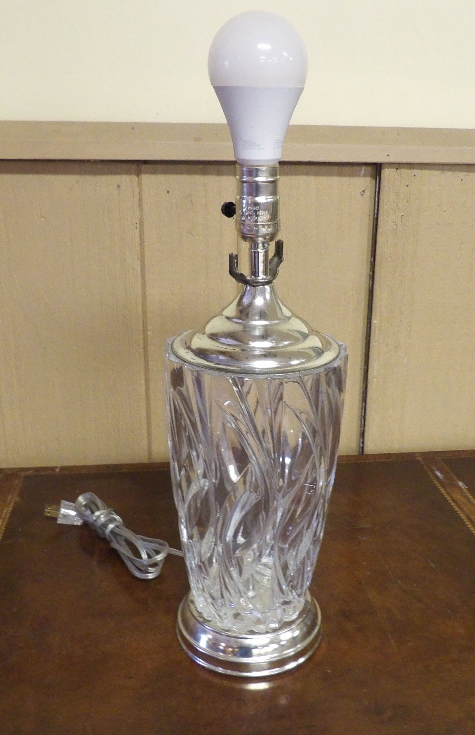 Cut Crystal Table Lamp: Vintage Cut Crystal Table Lamp. 17" Tall. Along with LiveShip (handled by LiveAuctioneers), we also can have a local shipper package and ship your purchases. Just choose buyer arranges shipping on